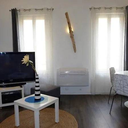 Appartement Superbe T1-2 Dans Le Centre Historique De La Ciotat. Possibilite 4 Couchages. La Ciotat