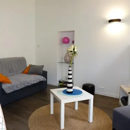 Superbe T1-2 Dans Le Centre Historique De La Ciotat. Possibilite 4 Couchages. Appartement *