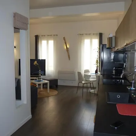 Appartement Superbe T1-2 Dans Le Centre Historique De La Ciotat. Possibilite 4 Couchages. La Ciotat